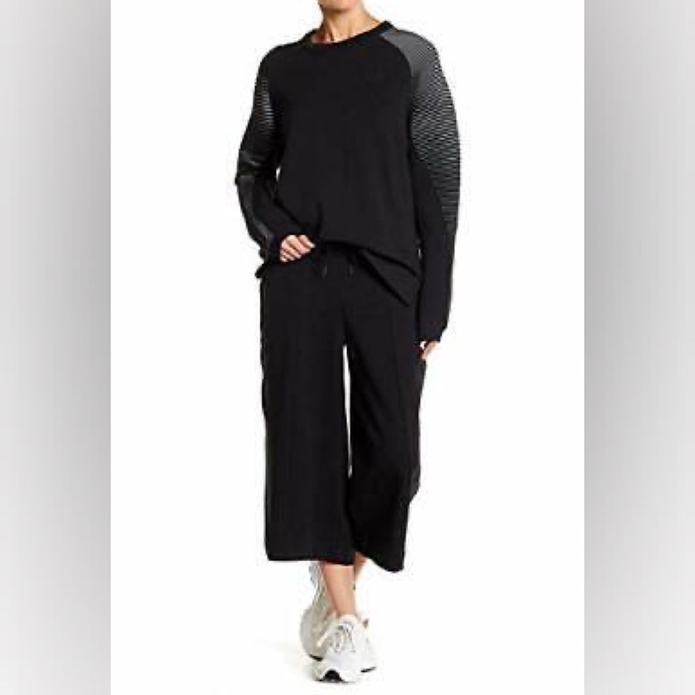 Nike Women's Sportswear Tech Fleece Sport Casual Capris - M